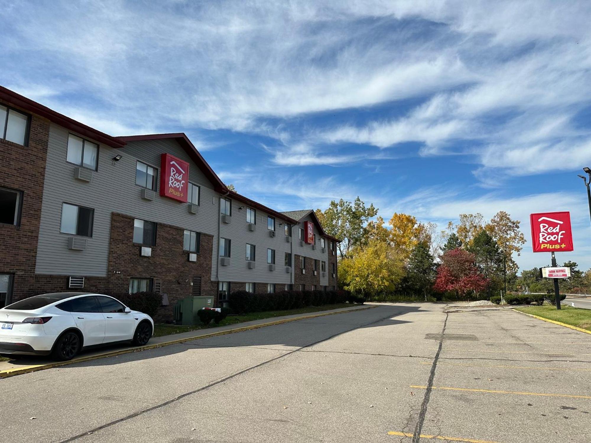 Red Roof Plus Belleville Exterior photo