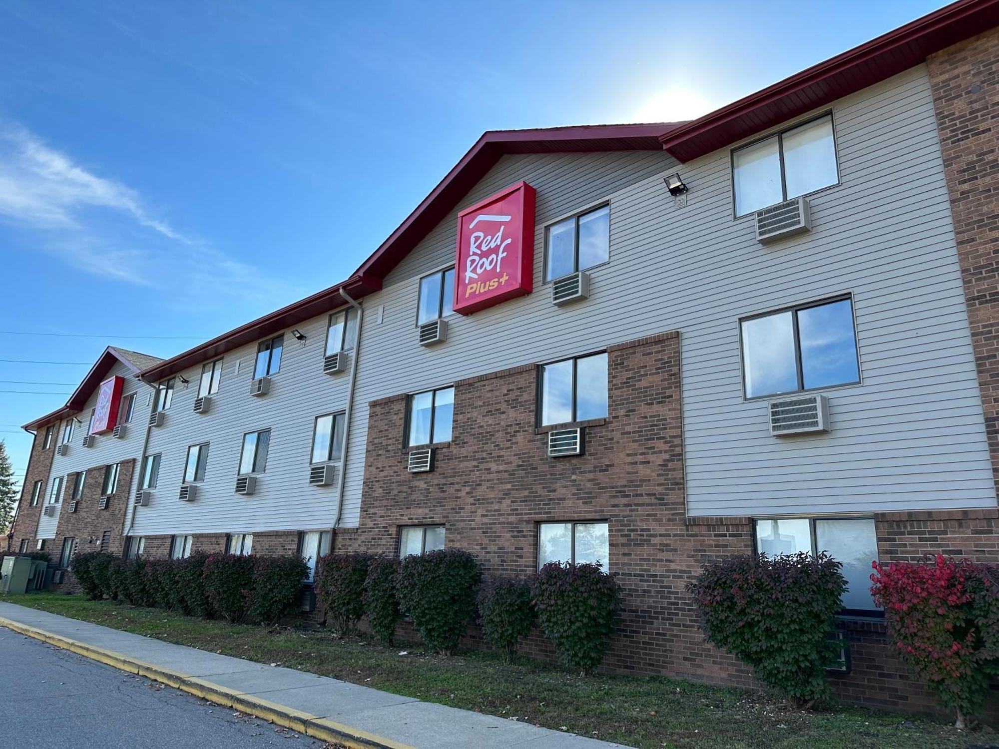 Red Roof Plus Belleville Exterior photo